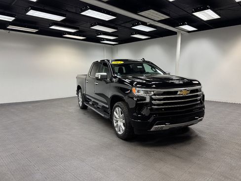 Used 2024 Chevrolet Silverado 1500 High Country w/ High Country Premium Package AWD/4WD image 7