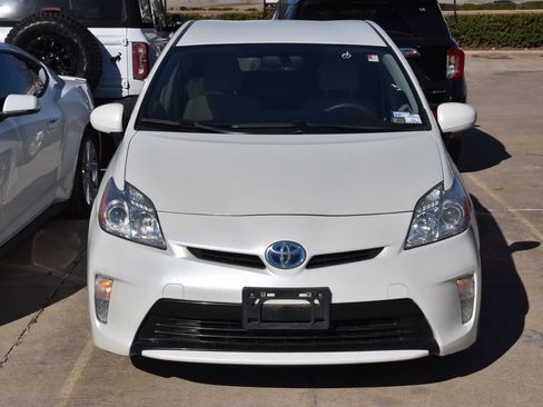 Used 2015 Toyota Prius Two image 3