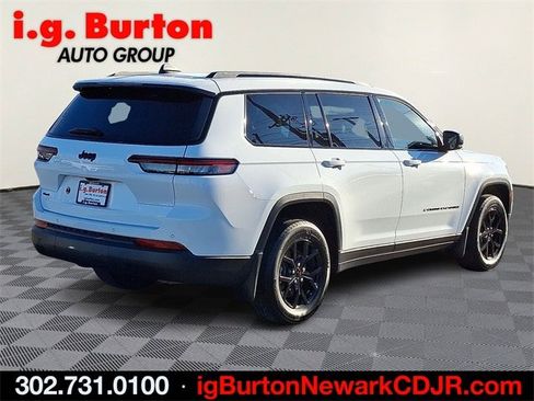 Used 2025 Jeep Grand Cherokee L Altitude image 4