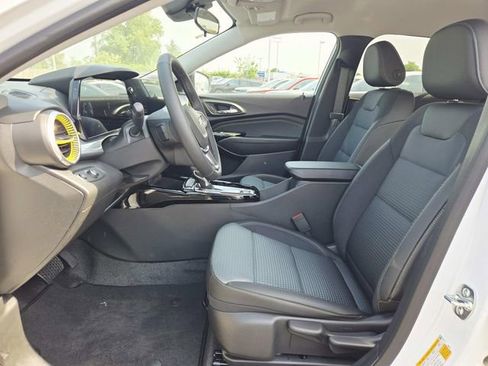New 2026 Chevrolet Trax LT w/ Driver Confidence Package FWD image 8
