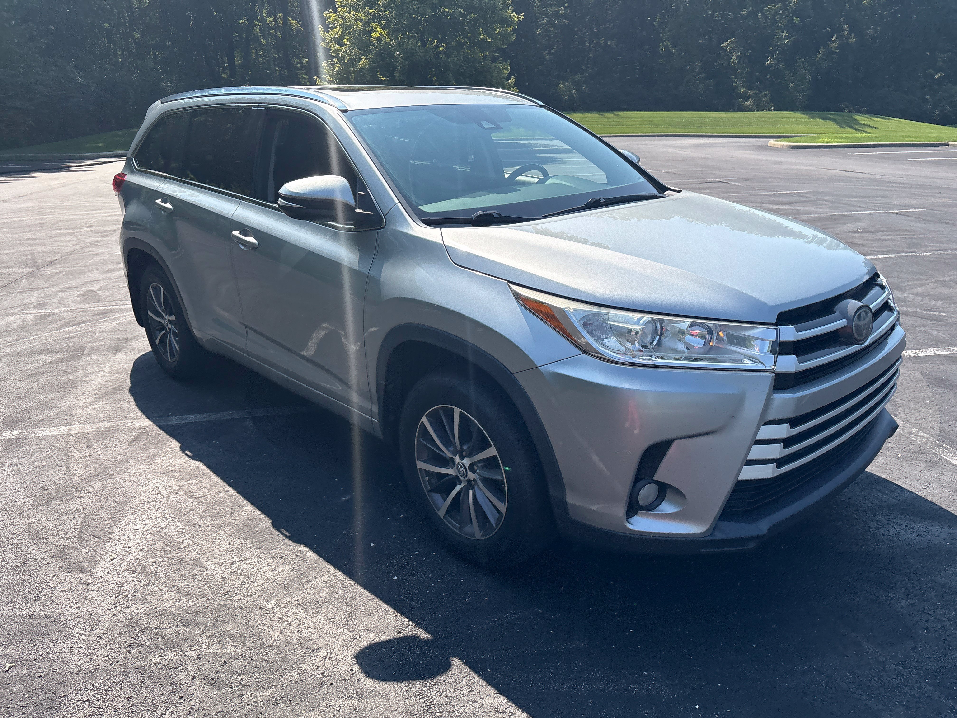 Used 2017 Toyota Highlander XLE AWD/4WD image 19
