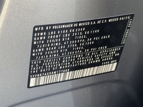 Used 2024 Volkswagen Tiguan SE image 29
