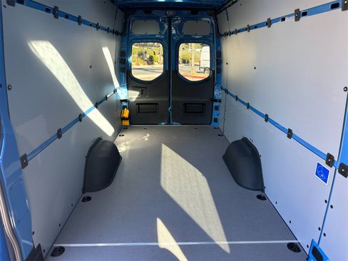 Used 2024 Mercedes-Benz Sprinter 2500 image 15