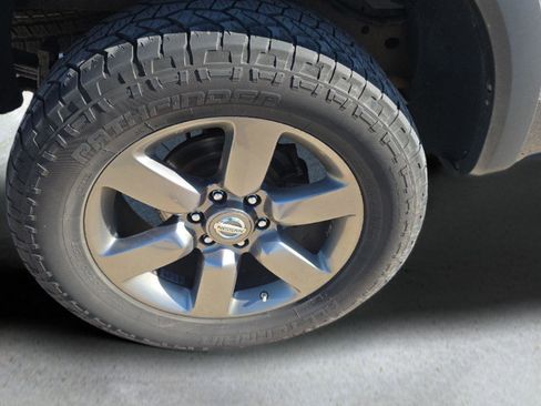 Used 2015 Nissan Titan SV w/ SV Value Truck Package image 32