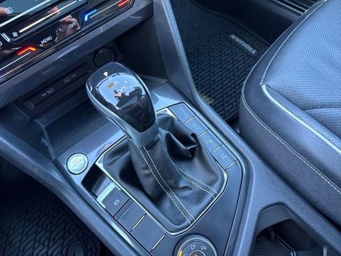 Certified 2022 Volkswagen Tiguan SEL R-Line image 29