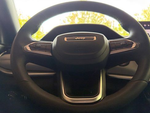Used 2025 Jeep Compass Limited AWD/4WD image 23
