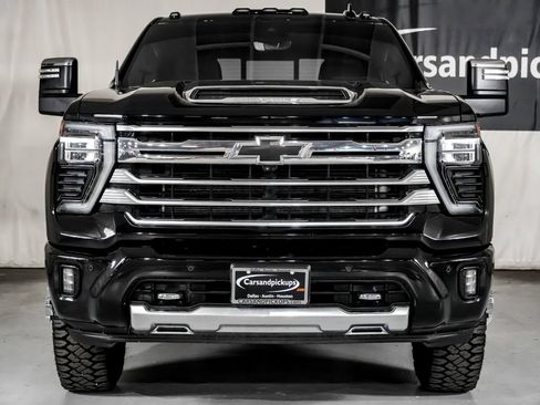 Used 2025 Chevrolet Silverado 3500 High Country w/ Technology Package AWD/4WD image 3