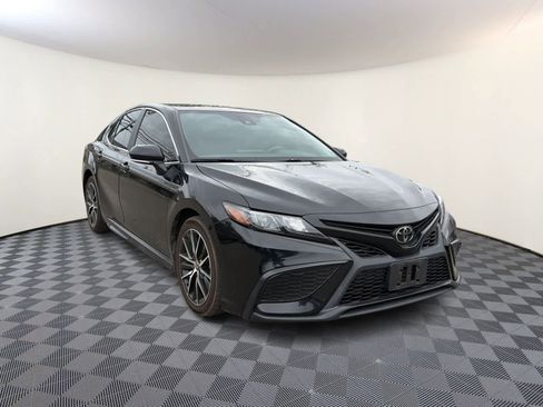 Used 2022 Toyota Camry SE w/ Cold Weather Package FWD image 5