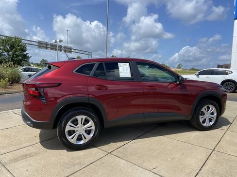 Used 2024 Chevrolet Trax LS FWD image 12