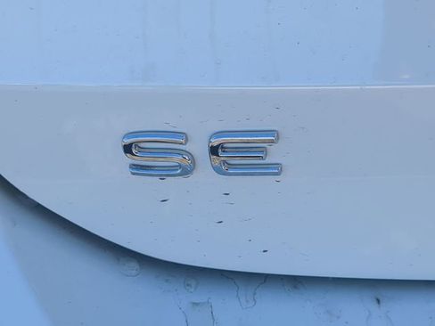 New 2026 Volkswagen Taos SE image 10