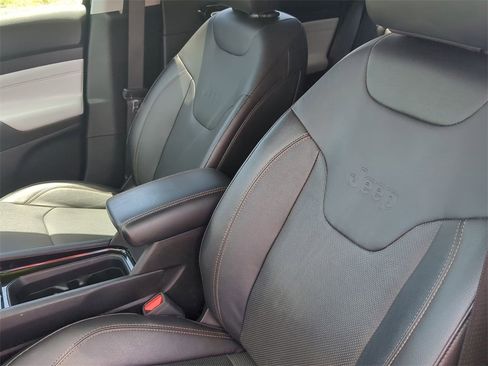 Used 2022 Jeep Compass Limited image 12