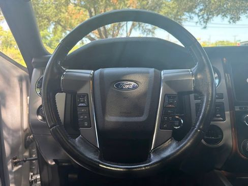 Used 2017 Ford Expedition Platinum RWD image 16