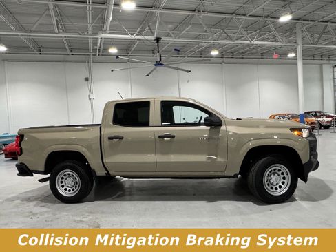 Used 2023 Chevrolet Colorado W/T image 2