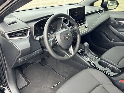 Used 2026 Toyota Corolla SE FWD image 2