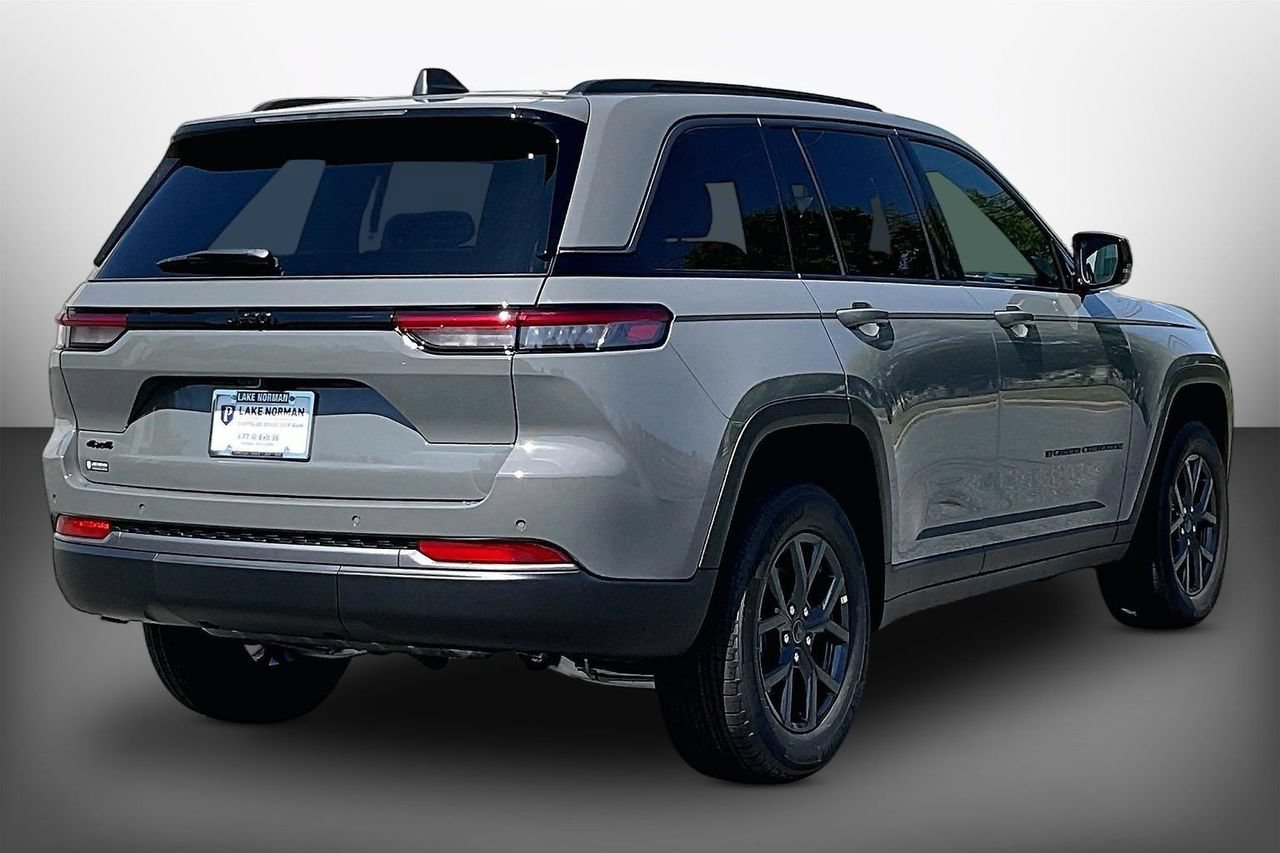 New 2027 Jeep Grand Cherokee Altitude AWD/4WD image 8