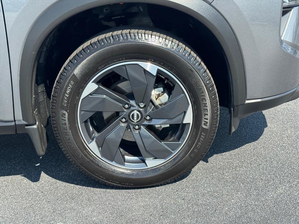 Used 2024 Nissan Rogue SV w/ SV Premium Package FWD image 9