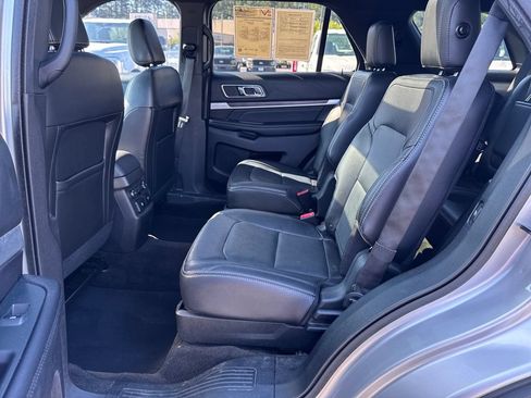 Used 2018 Ford Explorer Limited w/ Equipment Group 301A FWD image 29