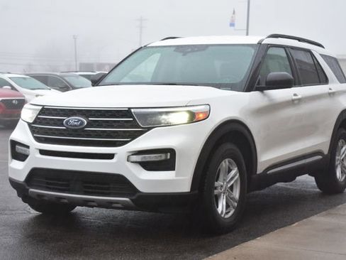 Used 2022 Ford Explorer XLT w/ Equipment Group 202A image 9