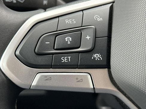 Used 2024 Volkswagen Tiguan SE AWD/4WD image 15
