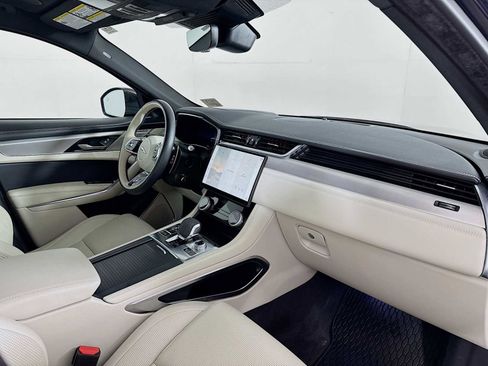 Used 2024 Jaguar F-PACE R-Dynamic S image 28