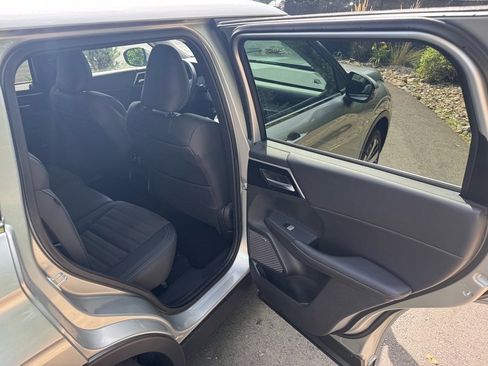 New 2025 Mitsubishi Outlander SE image 13