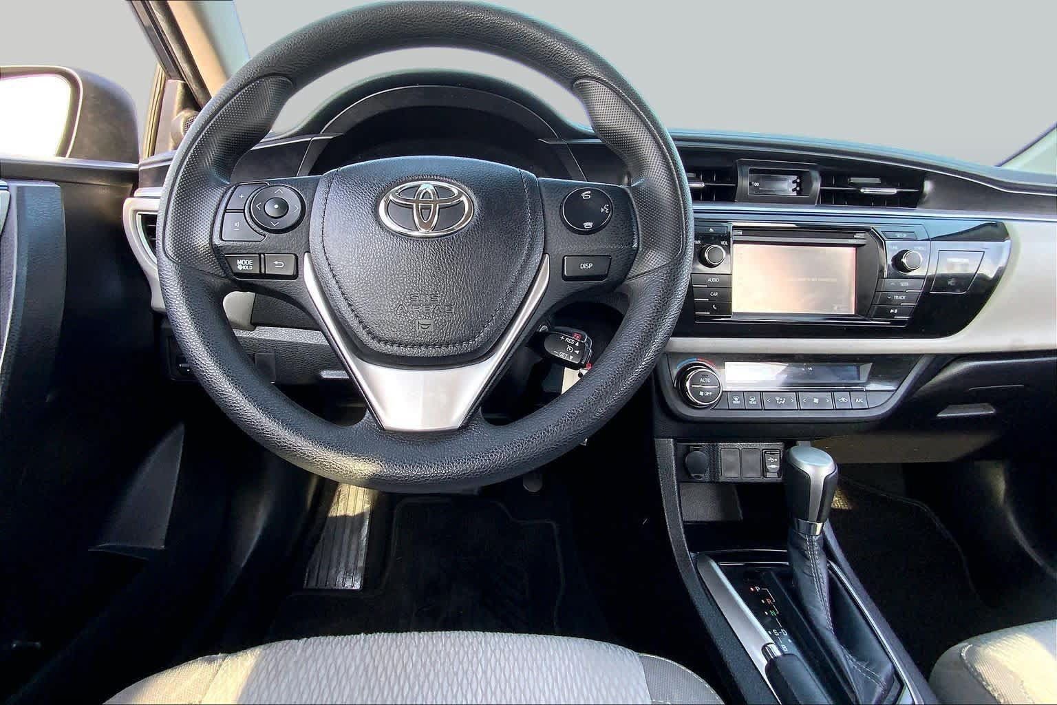 Used 2015 Toyota Corolla LE FWD image 6