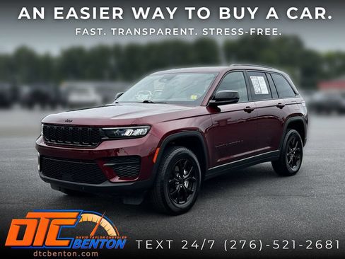Used 2025 Jeep Grand Cherokee Altitude AWD/4WD image 3