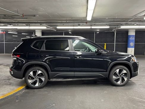 New 2025 Volkswagen Taos SE image 39