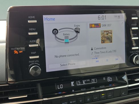 Certified 2024 Toyota Sienna XLE FWD image 25