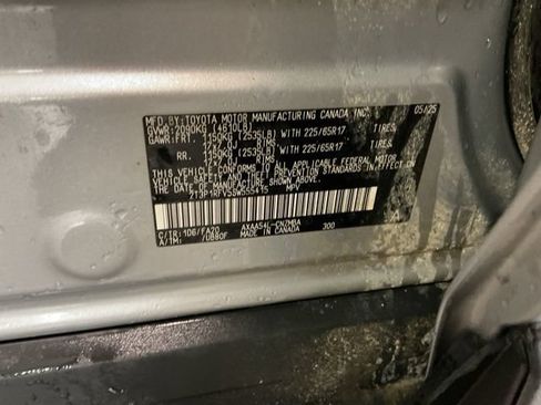 Used 2025 Toyota RAV4 XLE AWD/4WD image 30