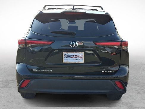 Used 2023 Toyota Highlander XLE image 4