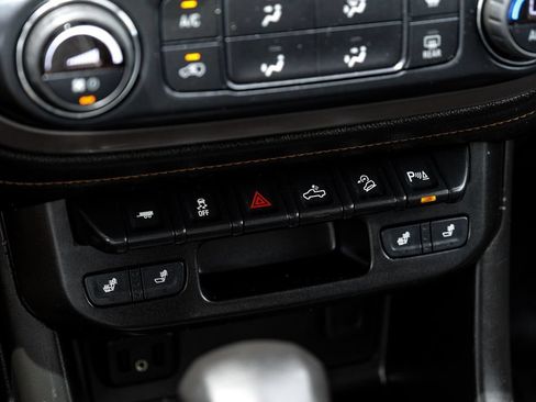 Used 2022 GMC Canyon AT4 AWD/4WD image 24
