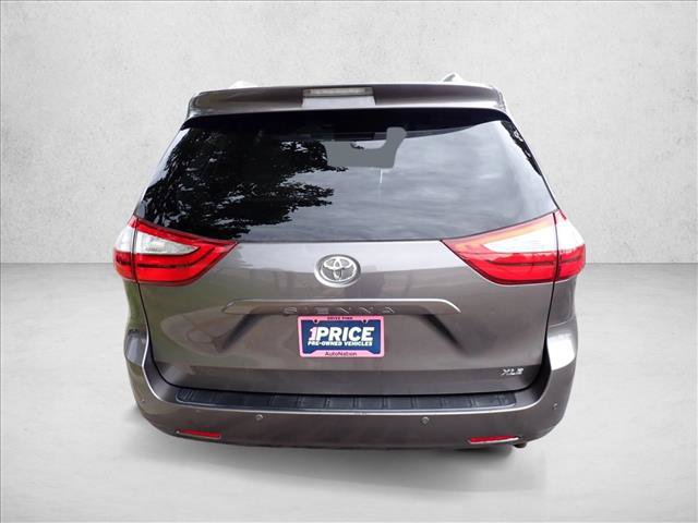 Used 2017 Toyota Sienna XLE Premium w/ Protection Package FWD image 3