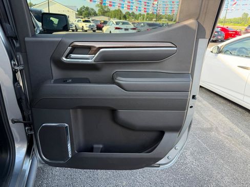 Used 2024 Chevrolet Silverado 1500 RST AWD/4WD image 18
