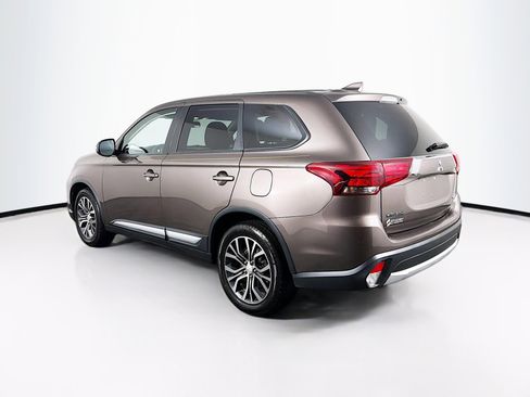 Used 2018 Mitsubishi Outlander SE image 6