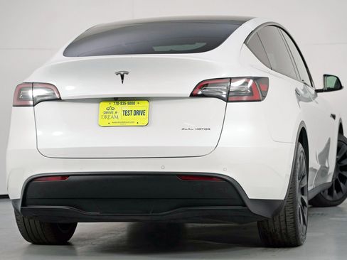 Used 2021 Tesla Model Y Long Range image 5