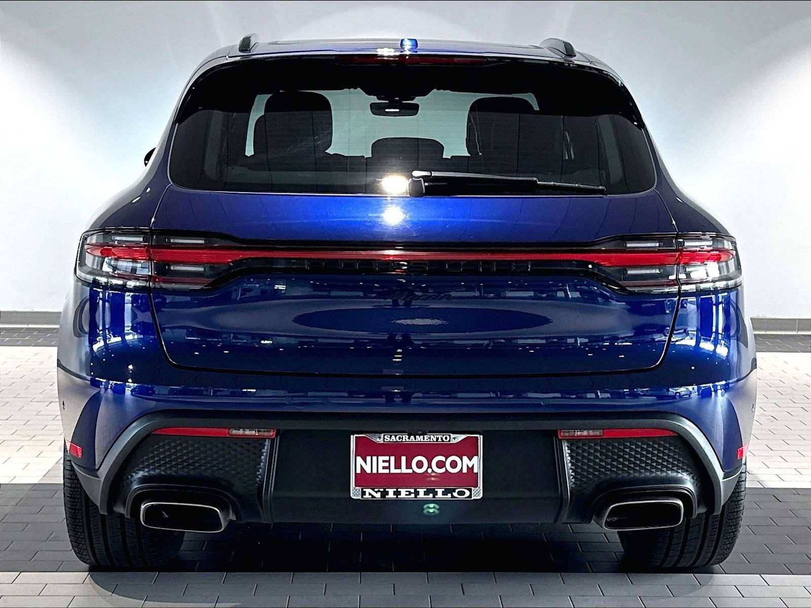 Used 2022 Porsche Macan AWD/4WD image 9