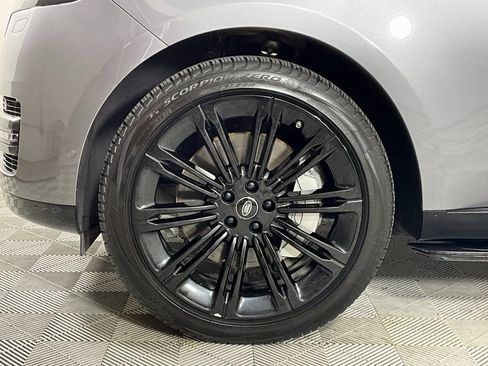 Certified 2025 Land Rover Range Rover Long Wheelbase SE AWD/4WD image 30