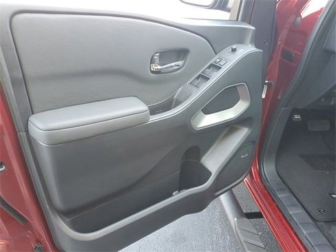 Used 2024 Nissan Frontier SL w/ Technology Package image 13