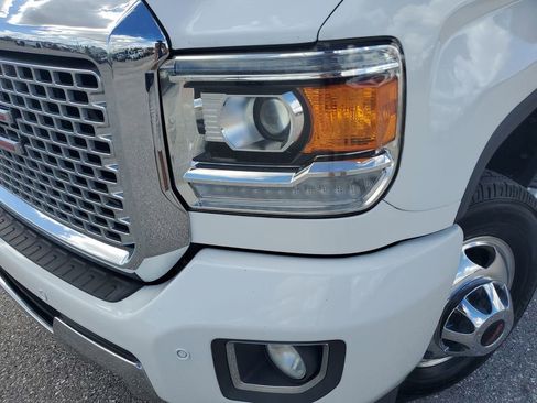 Used 2017 GMC Sierra 3500 Denali w/ Duramax Plus Package image 16