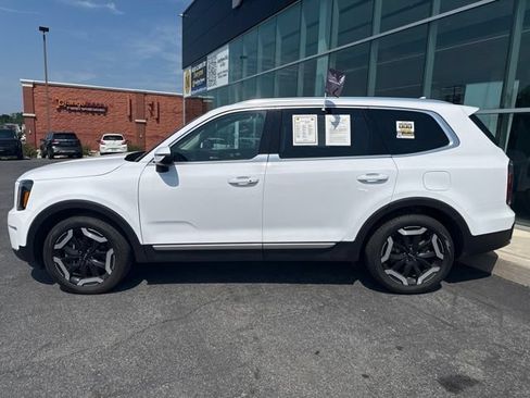 Certified 2024 Kia Telluride EX w/ EX Captain's Chair Package FWD image 3
