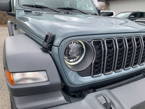 Used 2024 Jeep Wrangler Sport S image 34