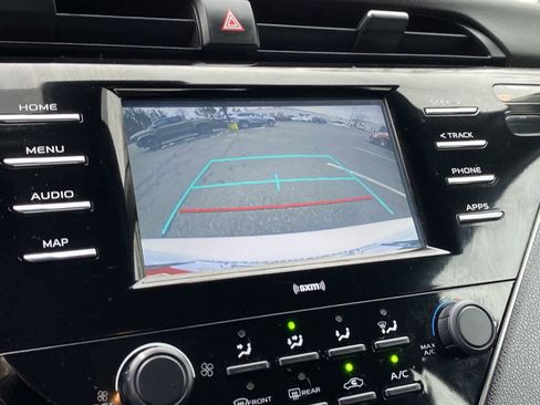 Used 2020 Toyota Camry LE image 32