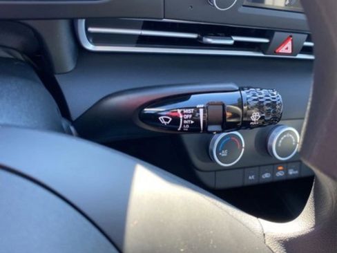 New 2026 Hyundai Elantra SE image 17