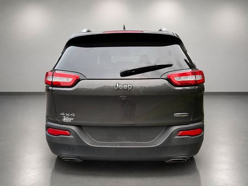 Used 2015 Jeep Cherokee Latitude w/ Cold Weather Group AWD/4WD image 2