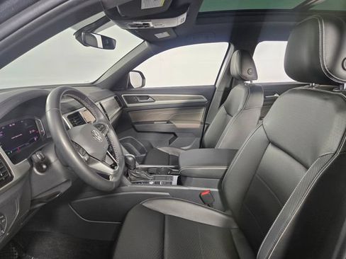 Used 2022 Volkswagen Atlas Cross Sport SE FWD image 13
