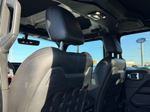 Used 2023 Jeep Gladiator Rubicon w/ Cold Weather Group image 18