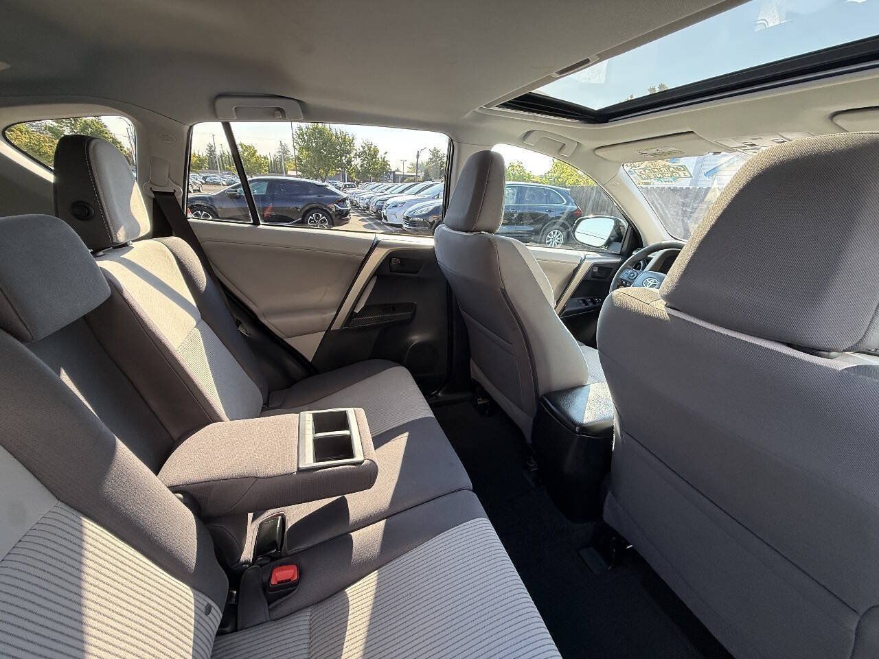 Used 2013 Toyota RAV4 XLE FWD image 16
