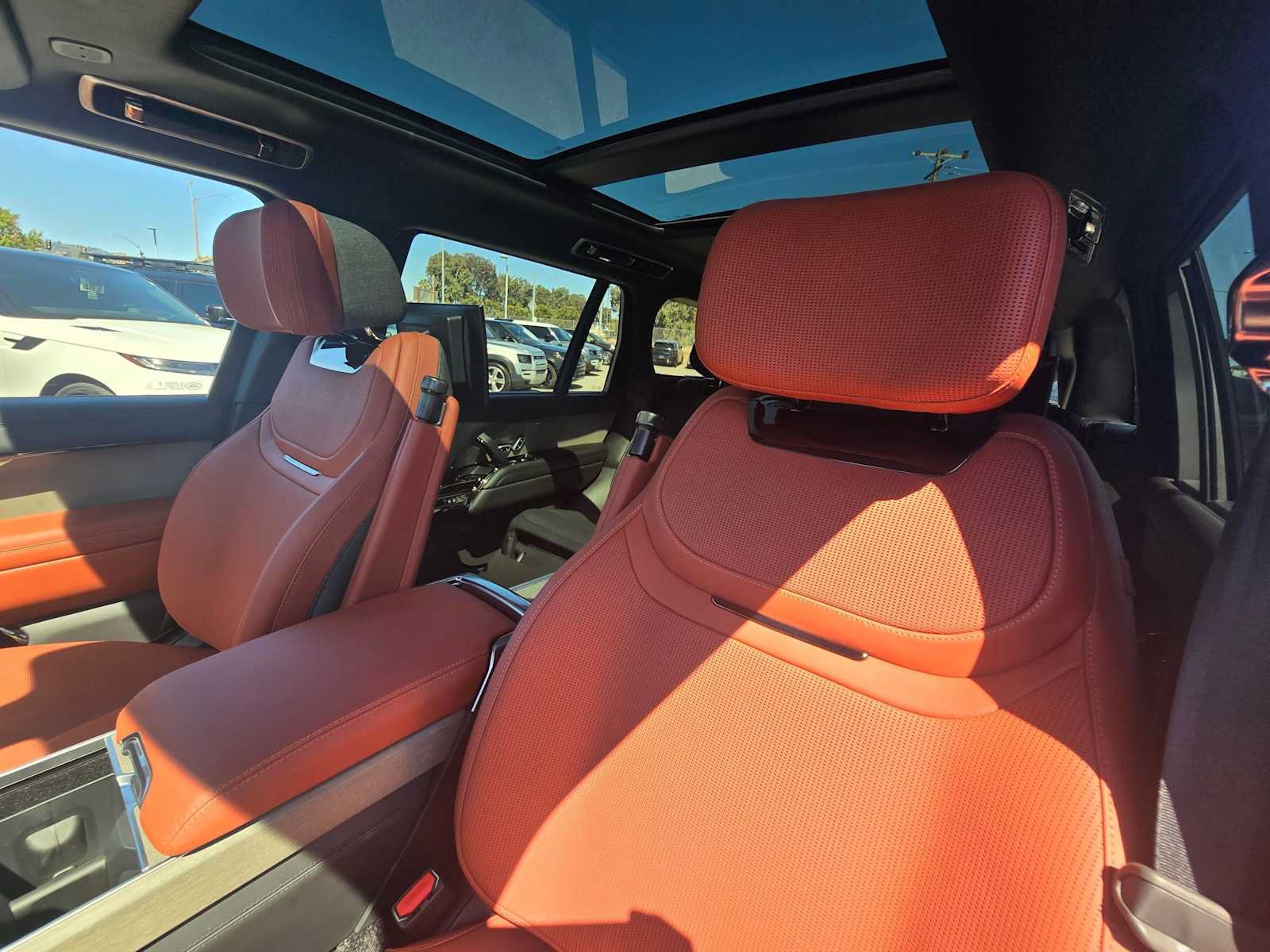 New 2026 Land Rover Range Rover SV AWD/4WD image 27