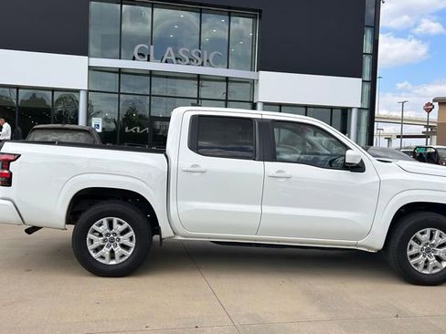 Used 2023 Nissan Frontier SV image 11